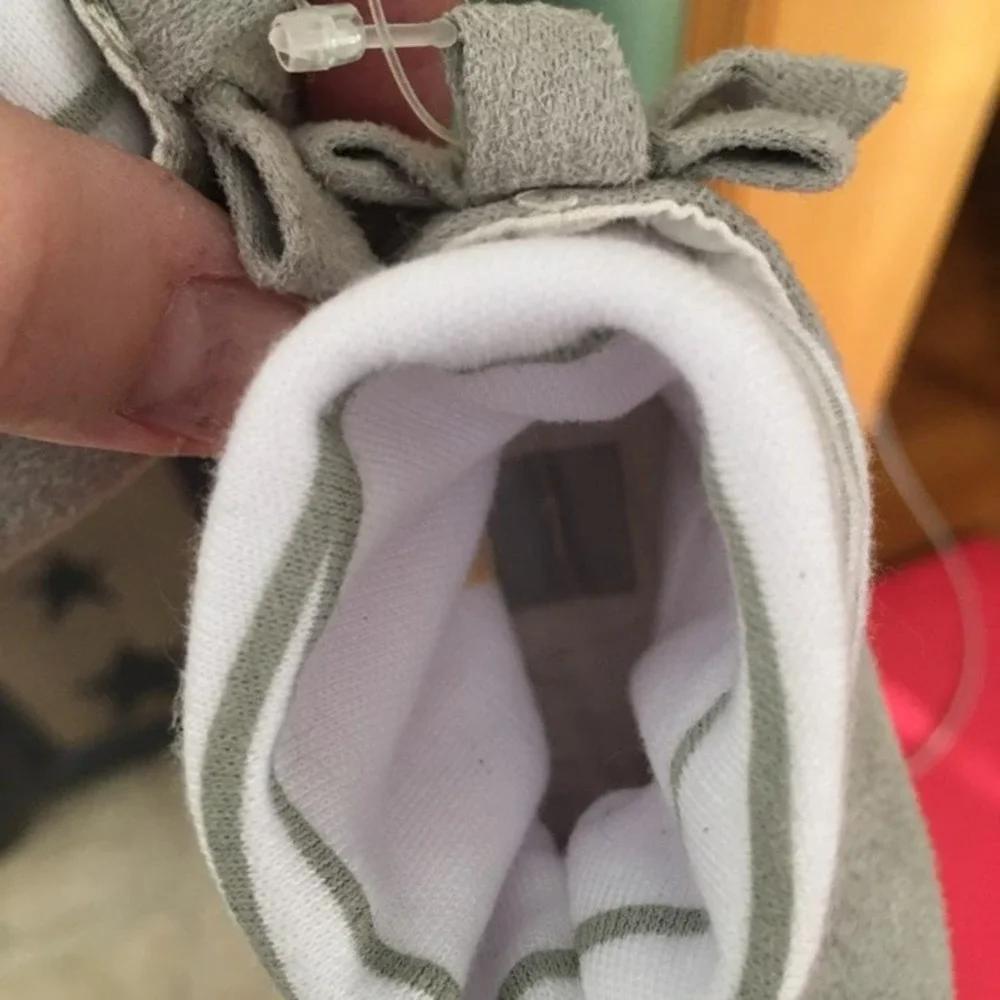 Carter's Ballet Flat Crib Shoes Baby Girl Size 1 Gray  New Bow Sock Detail